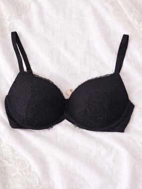 Victoria's Secret Dream Angels Black Lace Push-Up Bra - Size 32DD